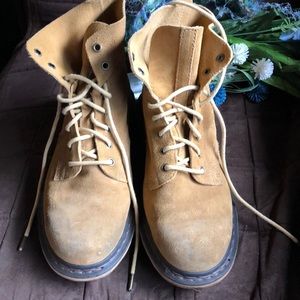 Dr. Martens brown suede boots men’s 8 wom. 10